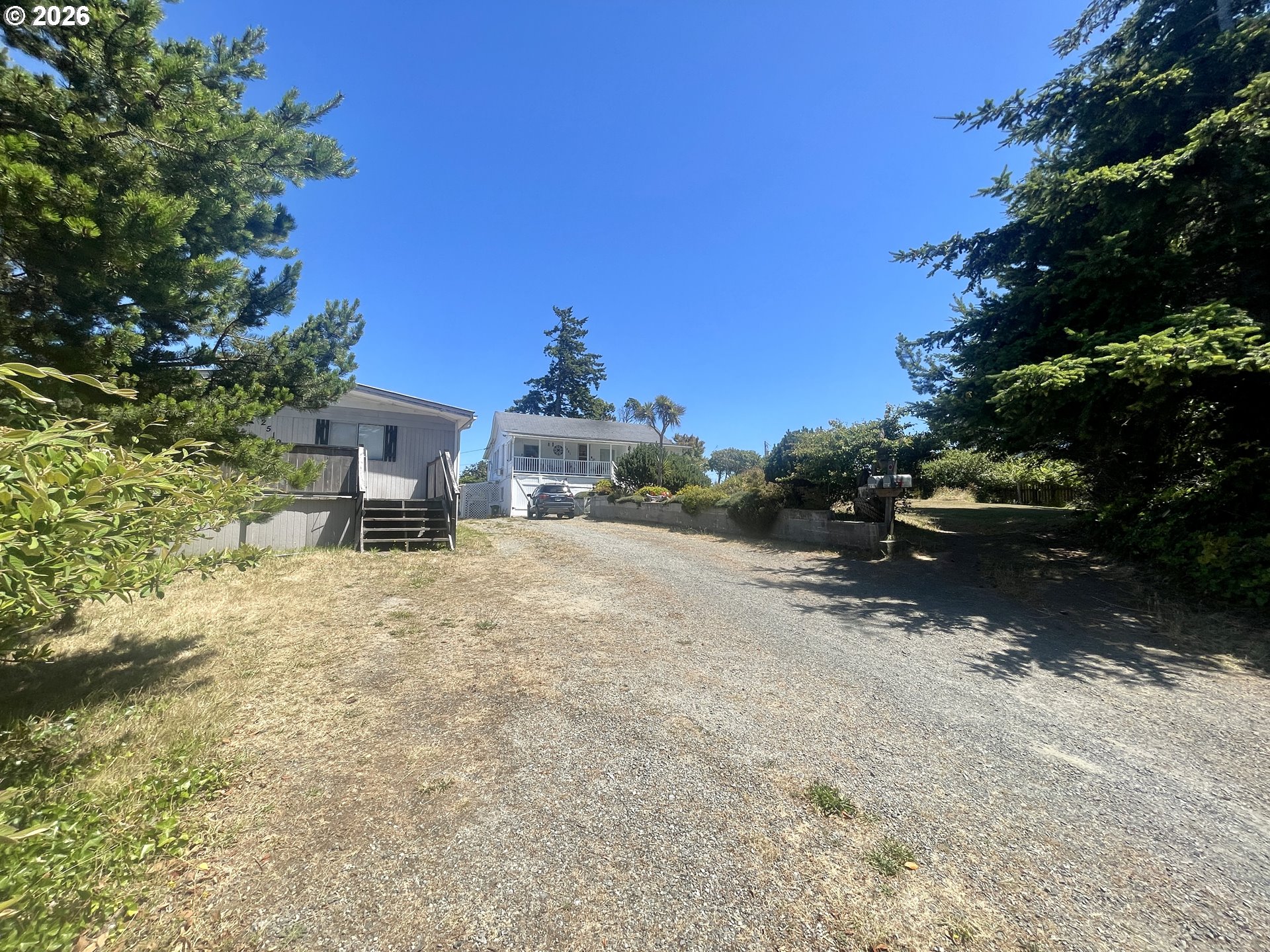 2519 Everett AVE