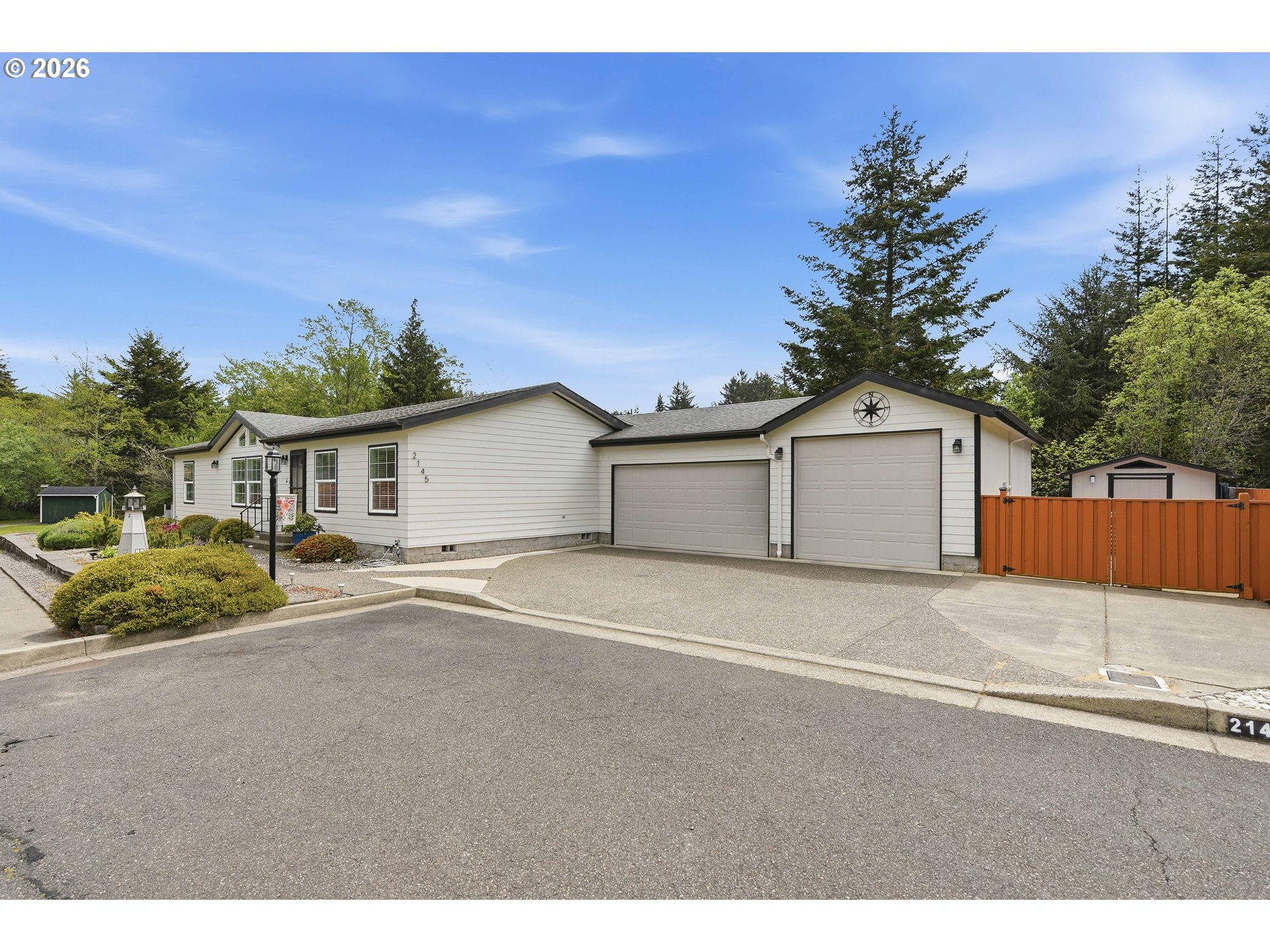 2145 LYNNE DR
