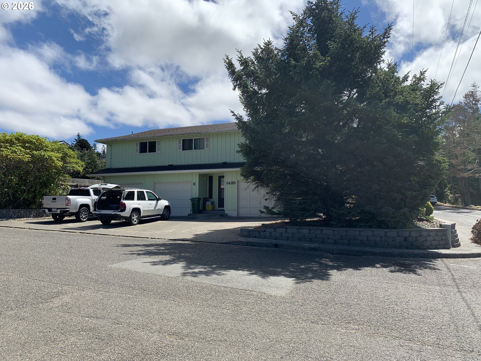 1489 Scott LN