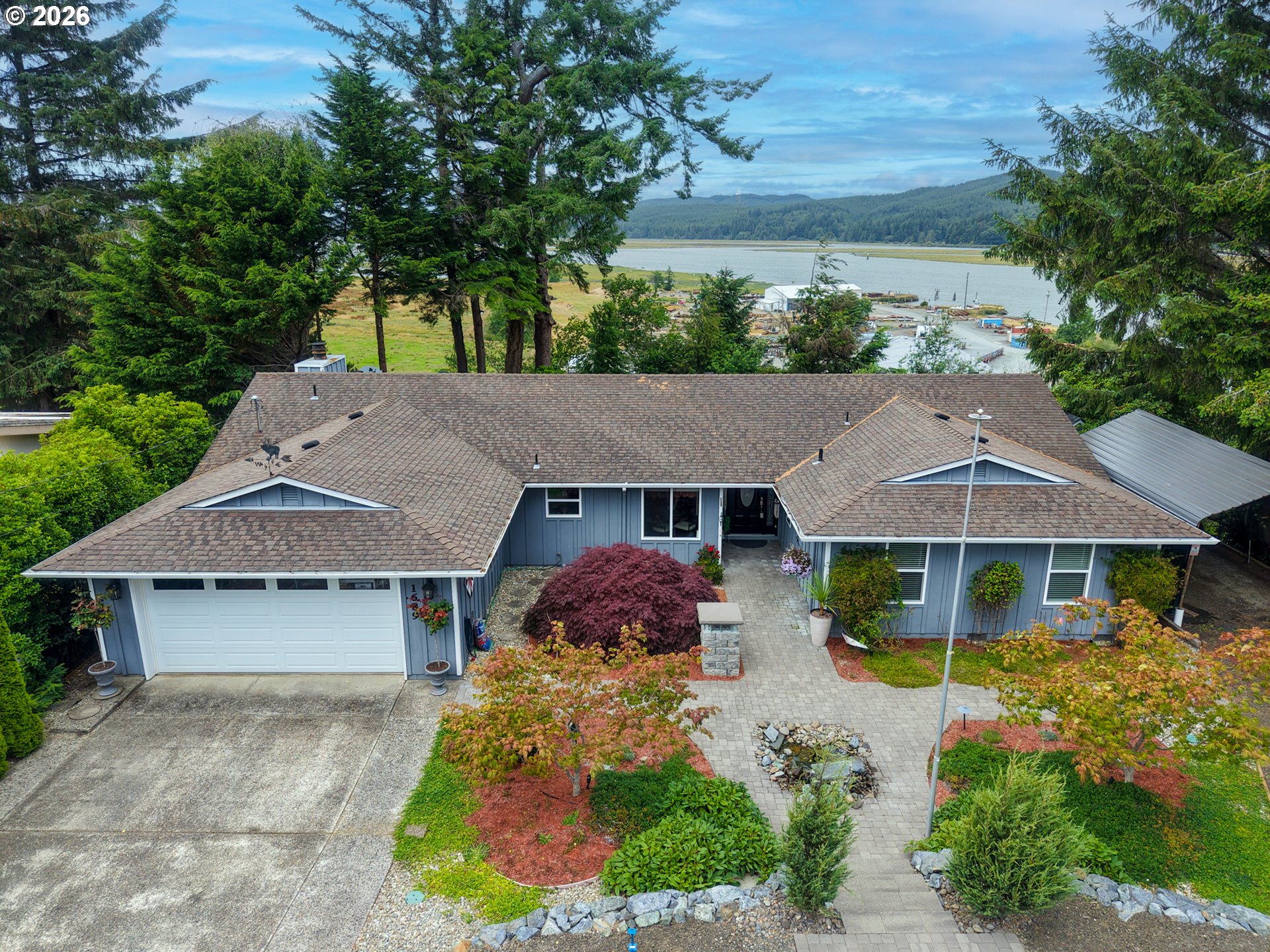 1689 APPLEWOOD DR
